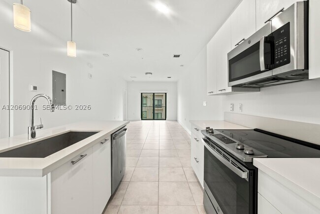 Building Photo - 8301 NW 41st St Unit B-408