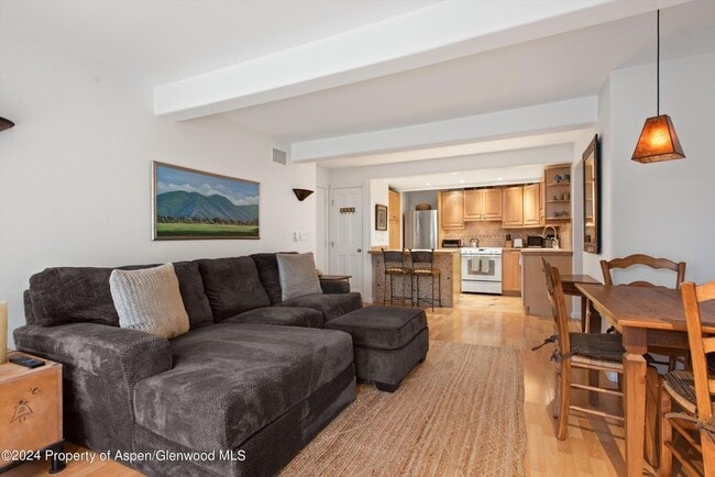 Photo - 916 E Hopkins Ave Unit 102