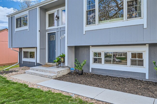 Building Photo - 2070 Ridge Dr