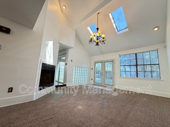 Photo - 533 Hadley Dr