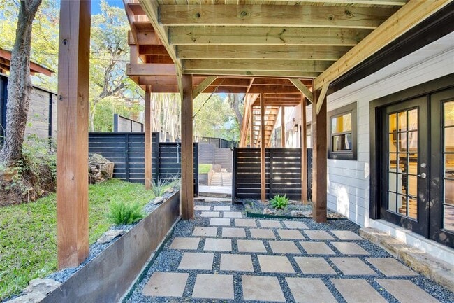 Photo - 1115 Enfield Rd Unidad A