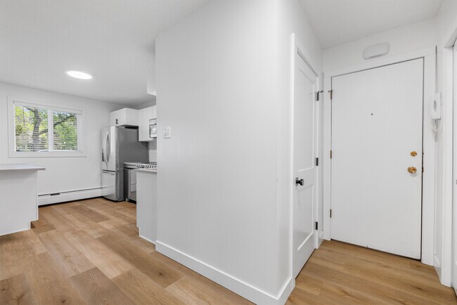 Building Photo - 2242-2242 Scarth St Unit 1