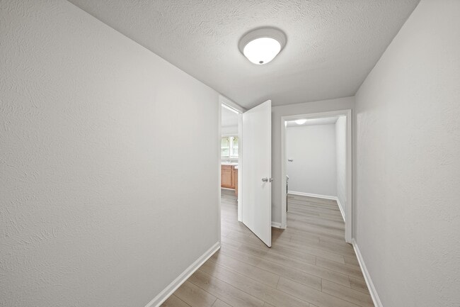 Photo - 2253 Collier St