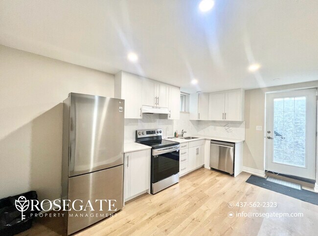 Photo - Bright 2-Bedroom Basement Apartment with Parking in North London Unité 2