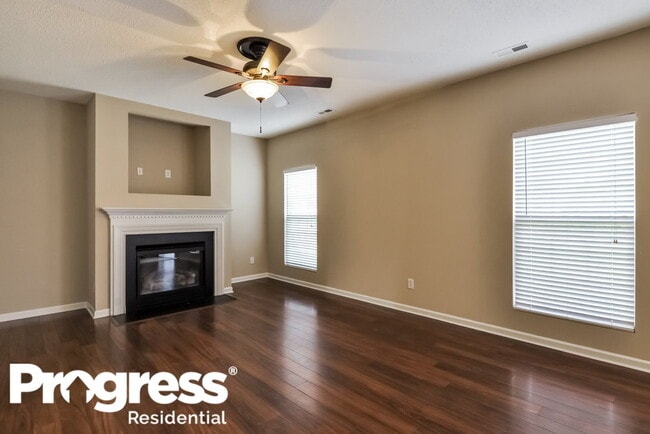 Photo - 816 Stackhurst Way