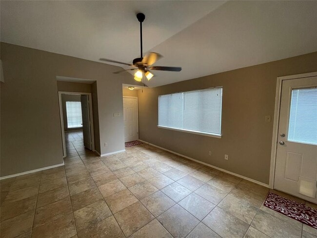 Photo - 830 Mica Ln