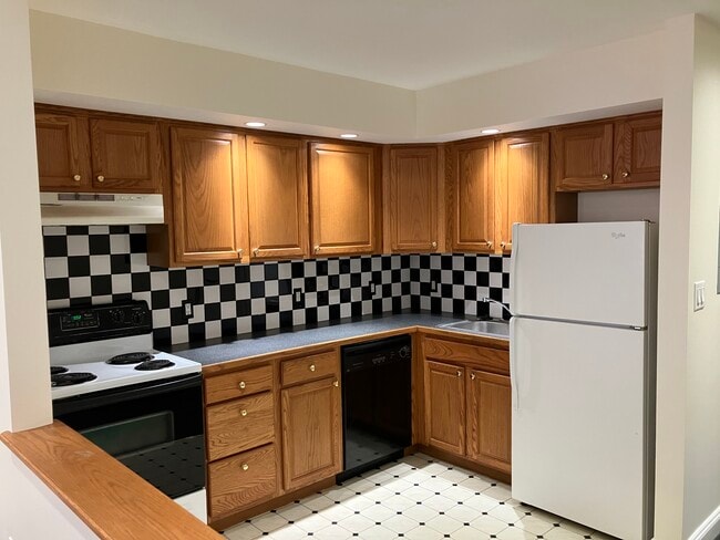 Building Photo - 507 Pine St Unit 1