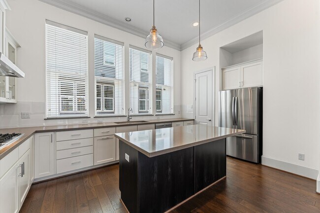 Photo - 9635 Riddlewood Ln