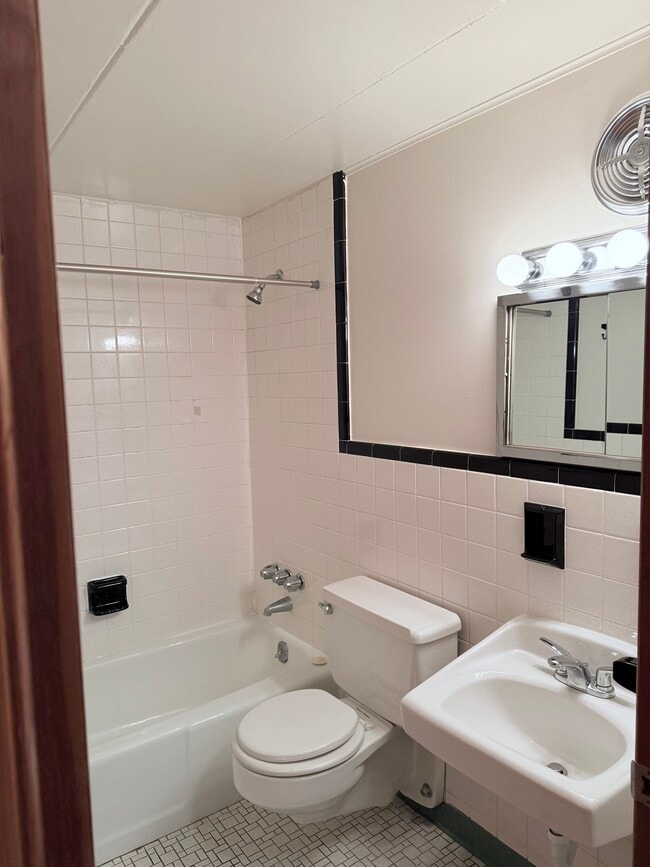 Photo - 437 College Ave Unit 3A