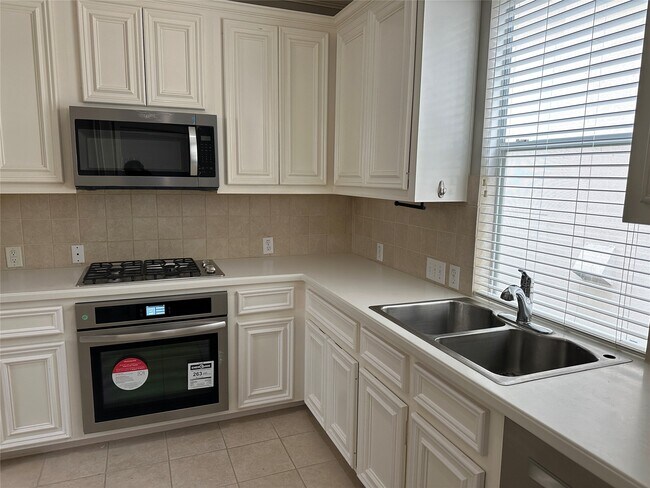 Photo - 4113 Blossom St Unit B