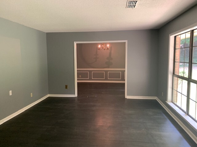 Photo - Large secluded 4 bedroom/2 bath in Blude R...