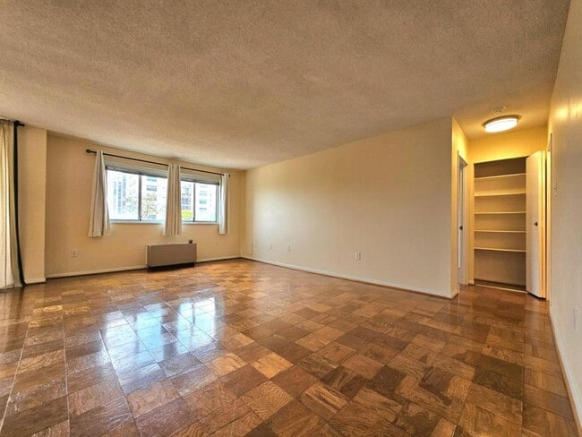 Photo - 2059 Huntington Ave