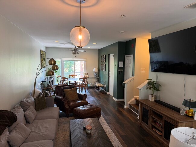 Building Photo - 635 Raphael Pl Unit Condo