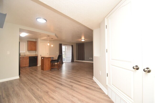 Photo - Stylish 2 Bed 2 Bath Condo in Prime Draper Location!!!