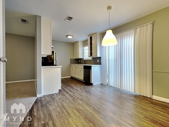 Building Photo - 1010 N Meadows Dr Rental
