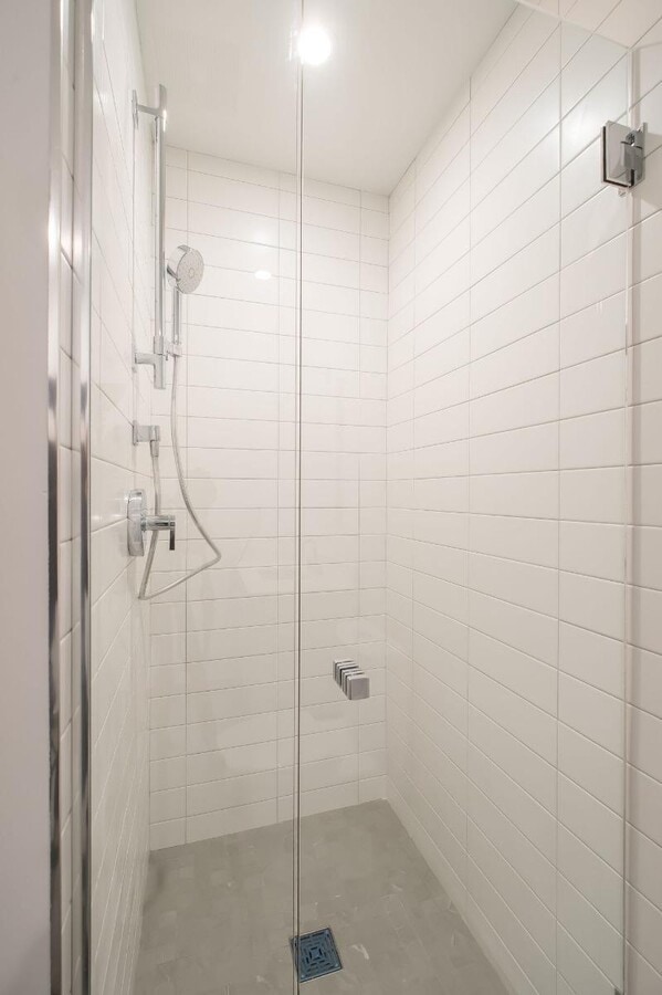 *Pictures are representative samples of the advertised unit. In some cases, the actual units you tou - 23 Temple St Unit F3