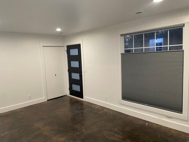 Photo - 116 Grenadier Dr