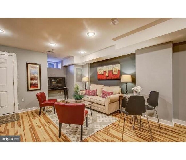 Photo - 1454 Newton St NW Unidad 401 Rental