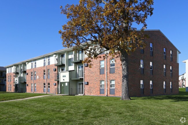 Photo - Whispering Oaks Apartments