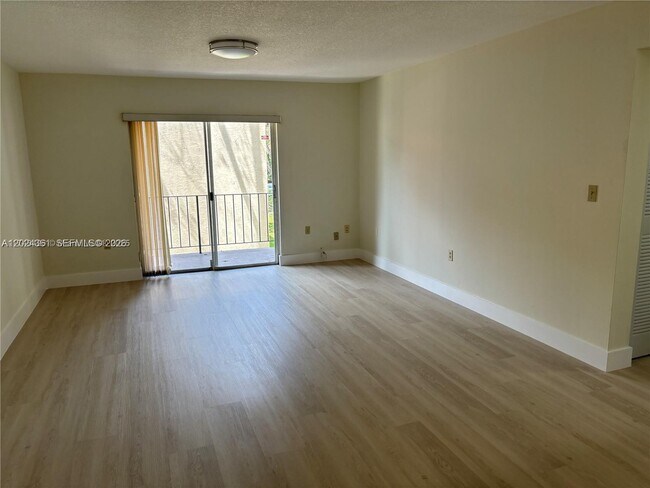 Photo - 10744 N Kendall Dr Unit M-18