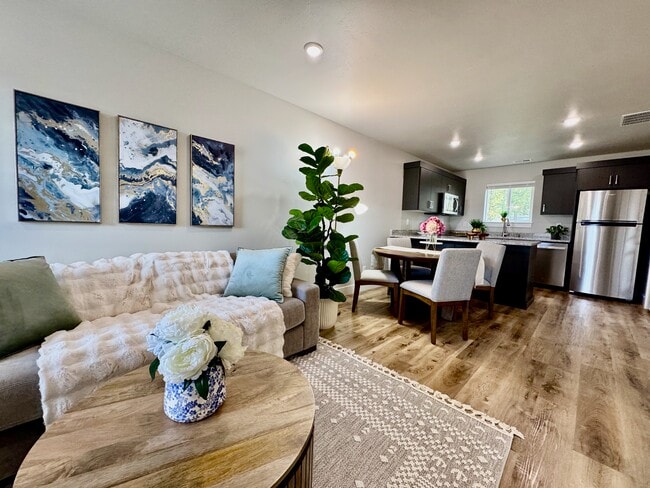 Photo - 1624 Hannah Ln