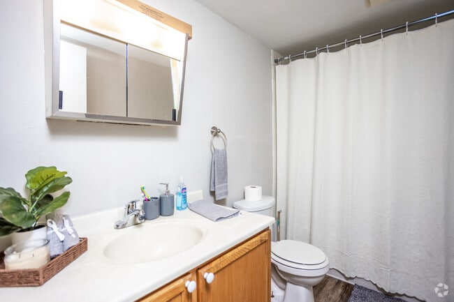 2BR, 1BA - 720-750 SF