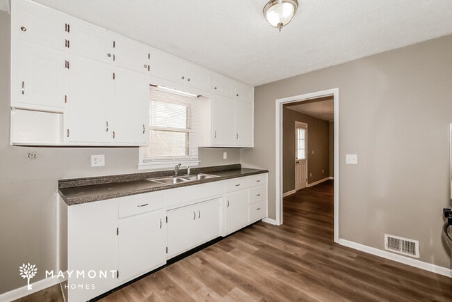 Photo - 709 Ernie Lu Ave