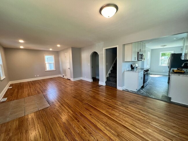 Photo - 7431 Langly Ave S