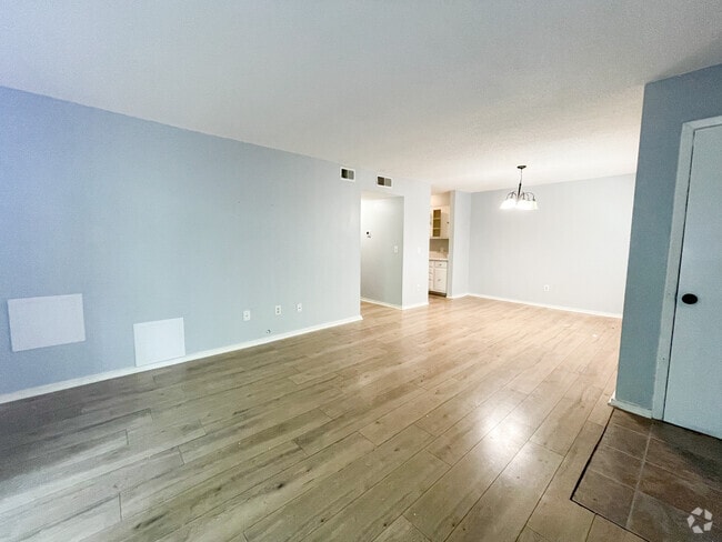 Building Photo - 1208 Bush River Rd Rental