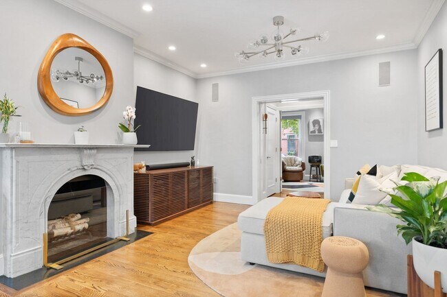 135 W Concord St