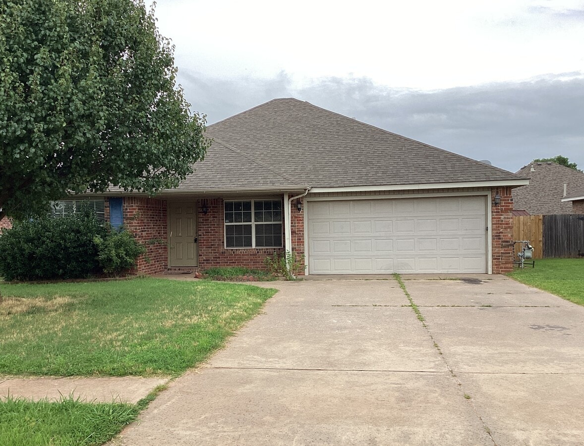 Photo - 613 E Juniper Ln House