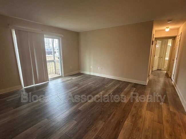 Photo - 2260 Sunderland Rd