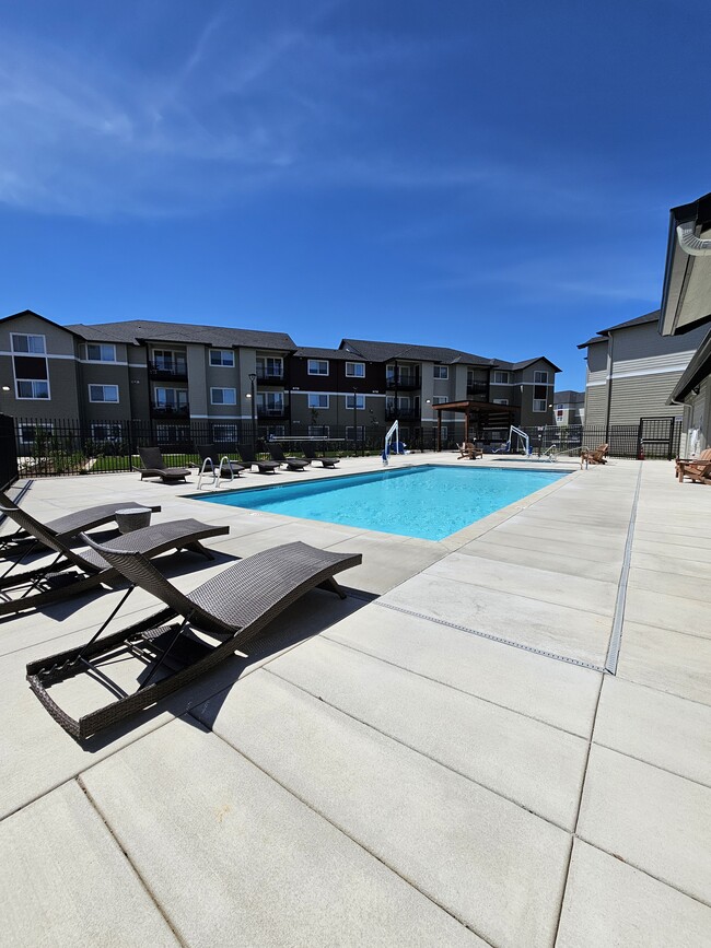 Pool Area - Woodburn Villas Apartments