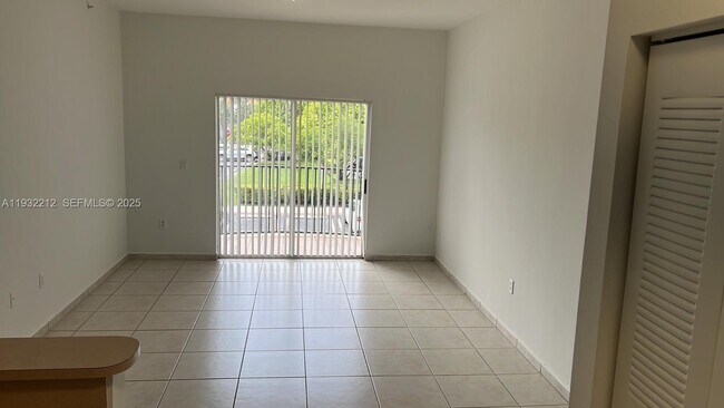 Photo - 7240 NW 114th Ave Unidad 201