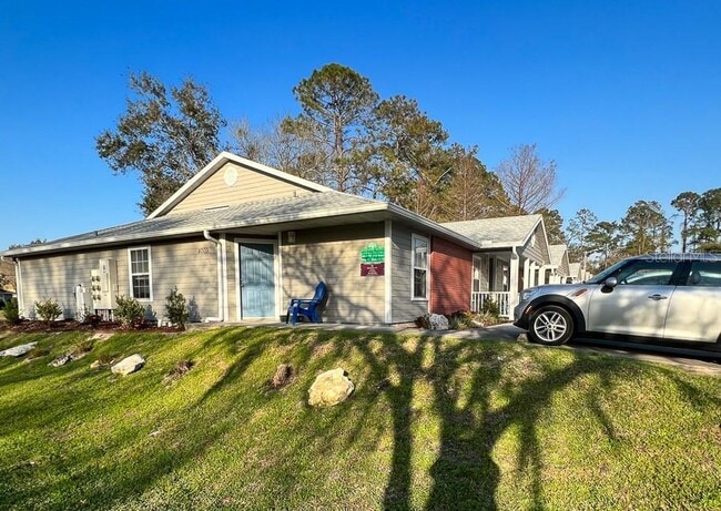 Building Photo - 4003 SW 27th St Unit 18