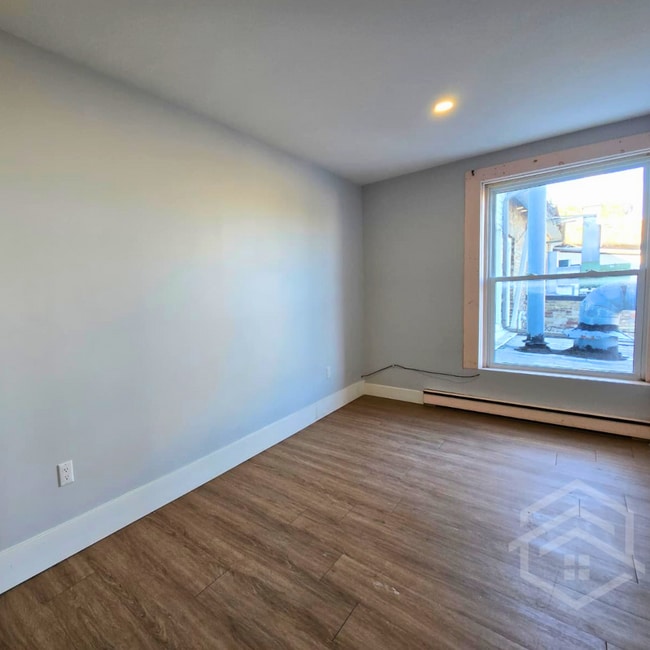Photo - 1-Bedroom unit Available in Aylmer!! Unité 1