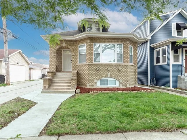 Building Photo - Portage Park 4 bed, 2.5 bath classic! Rental