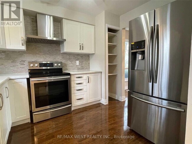 Photo - 437 Silverstone Dr