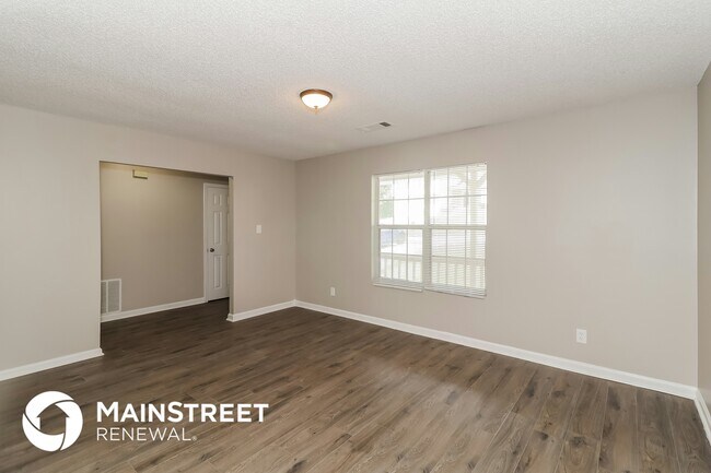 Photo - 770 Stonebridge Crescent