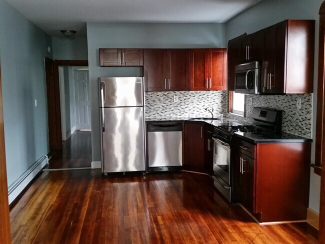 Building Photo - 662 State St Unit 2