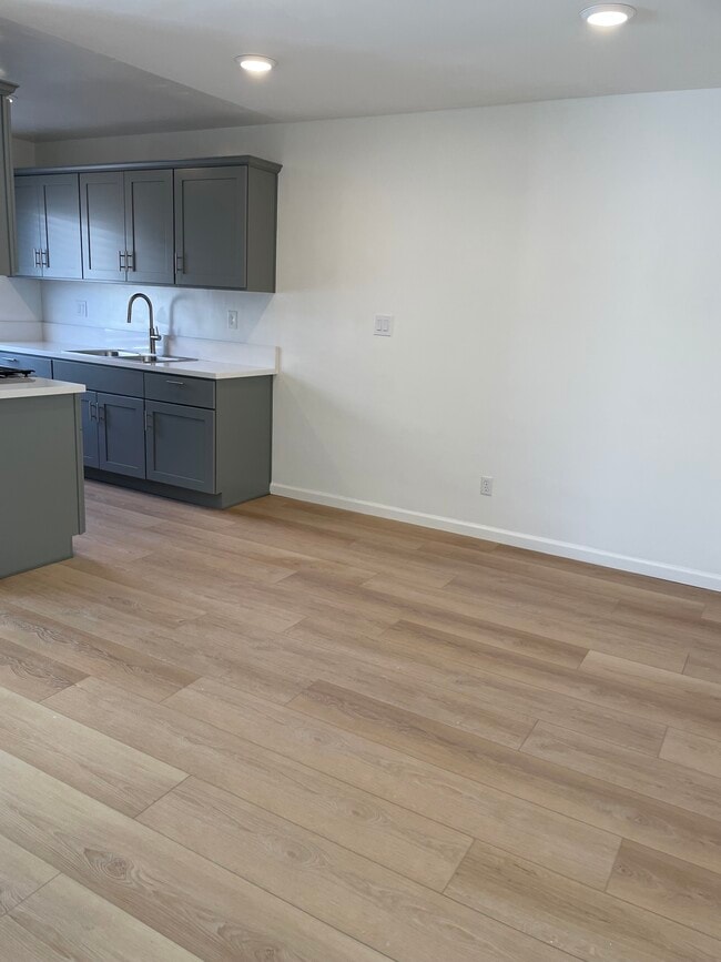 Dining area - 2450 Purdue Ave Unit #5