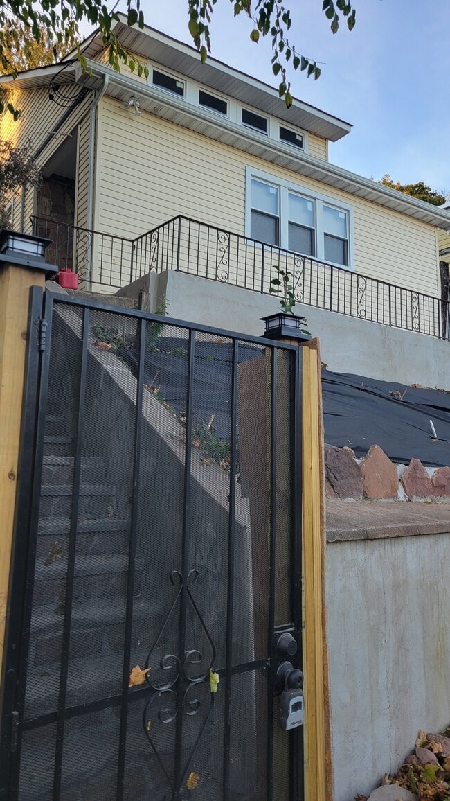 Building Photo - 51-53 Salem St