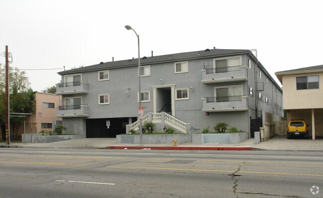 Photo - 13823 Sherman Way