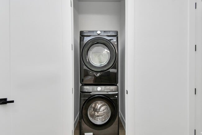 Building Photo - 7129 Sidney St