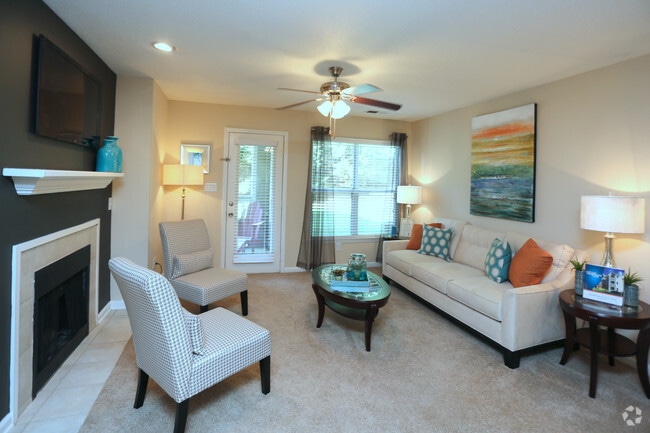 2BR,2BA-The Camden (Renovated)