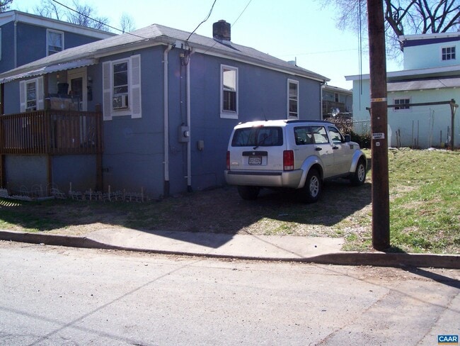 Building Photo - 125 Rosser Ave