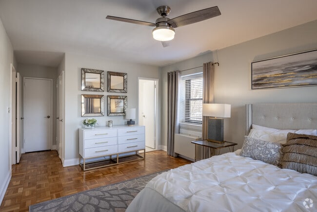 2BR, 2BA - 1,100SF - Primary Bedroom
