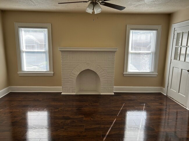 Building Photo - 1802 Lawn Ave Unit 1