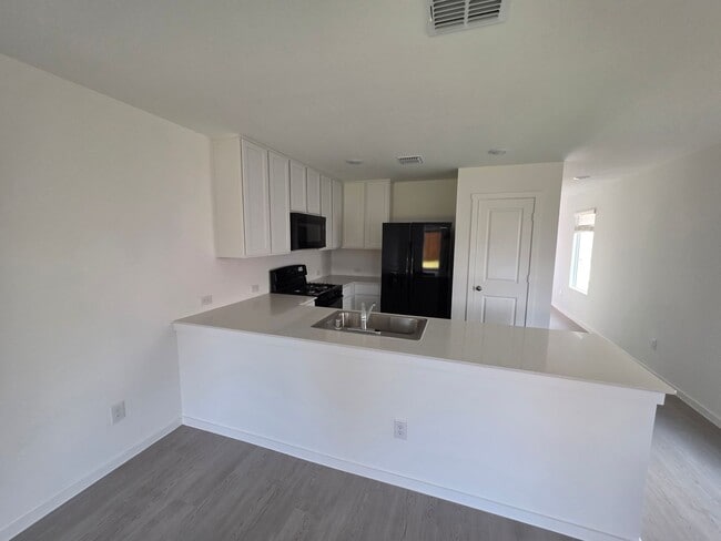 Photo - "Feel Right at Home – Modern 3 Bed, 2.5 Ba...