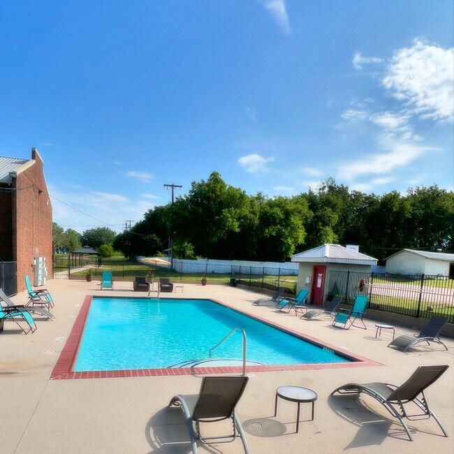 Village Creek Apartments Commerce, TX